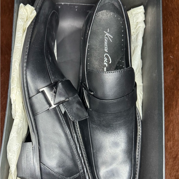 Kenneth Cole Men's Elegant Black Slip-Ons (New In Box) - Picture 1 of 7